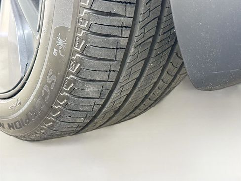 Used 2026 Tesla Model Y 2WD image 33