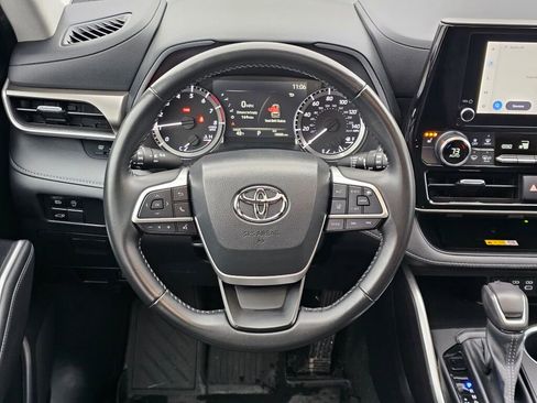 Used 2023 Toyota Highlander XLE image 16