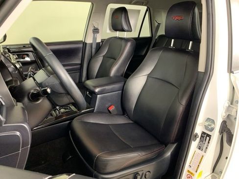 Used 2018 Toyota 4Runner TRD Off-Road Premium image 29