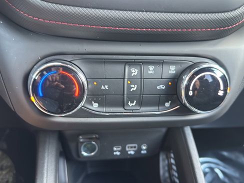 Used 2023 Chevrolet TrailBlazer RS AWD/4WD image 33