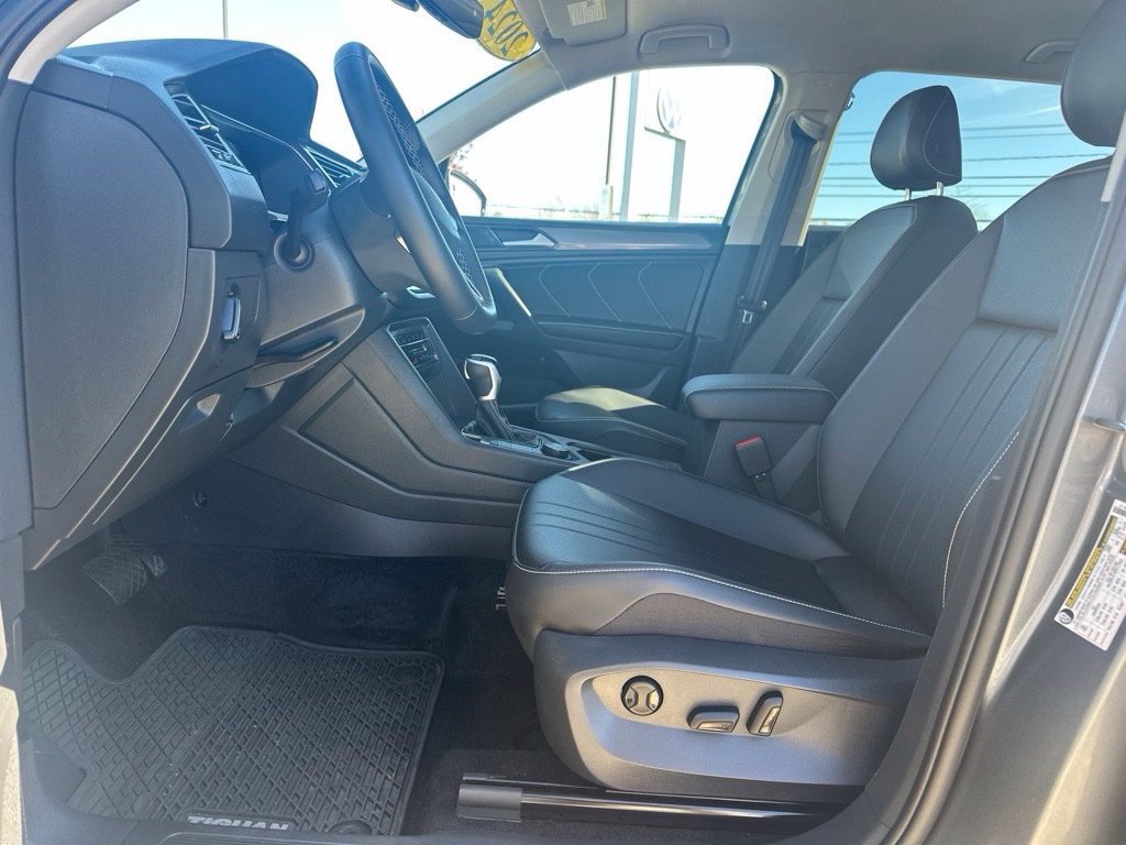 Used 2024 Volkswagen Tiguan SE AWD/4WD image 12