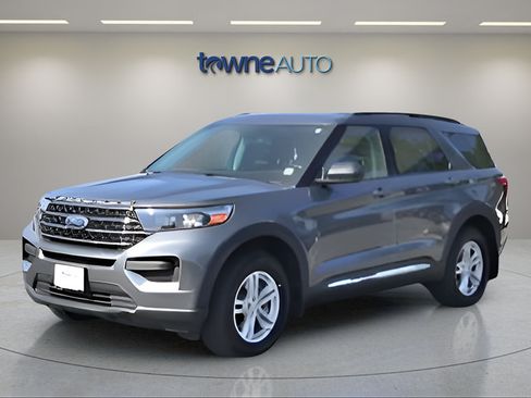 Used 2022 Ford Explorer XLT AWD/4WD image 2