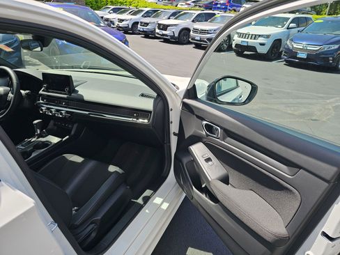 Used 2025 Honda Civic Sport image 11
