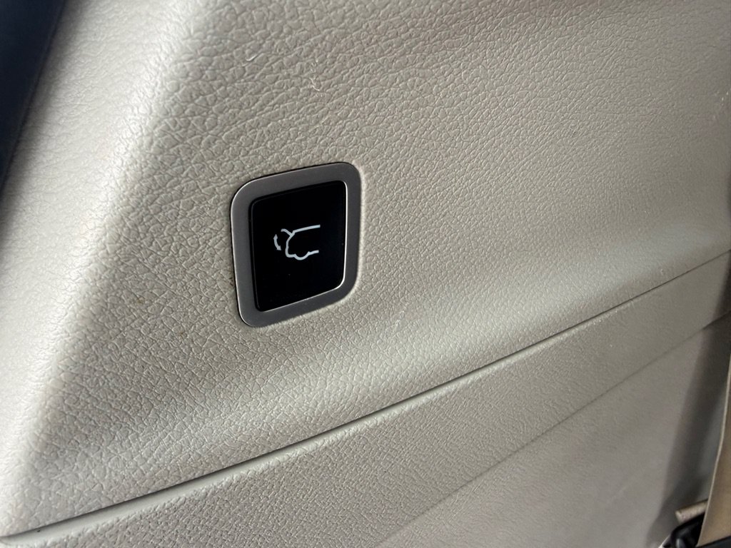 Used 2019 Chrysler Pacifica Touring-L FWD image 17
