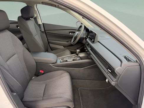 Used 2025 Honda Accord SE image 29