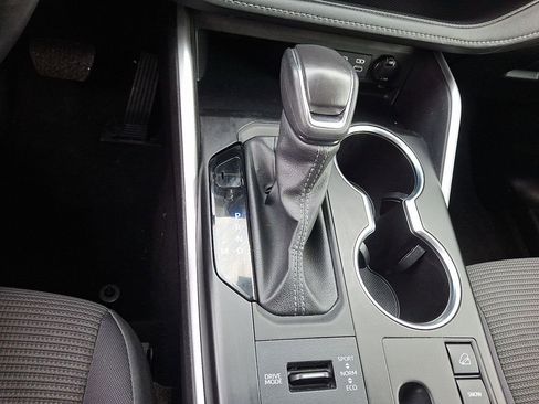 Used 2024 Toyota Highlander LE AWD/4WD image 15