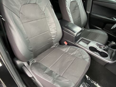Used 2016 Toyota Camry SE FWD image 11