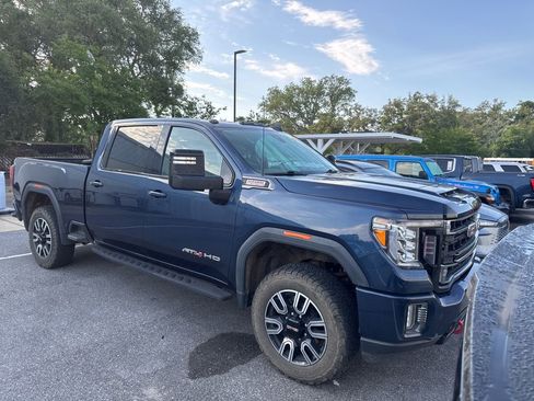 Used 2022 GMC Sierra 2500 AT4 w/ AT4 Premium Plus Package AWD/4WD image 3