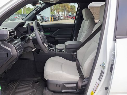 New 2026 Toyota 4Runner SR5 AWD/4WD image 7
