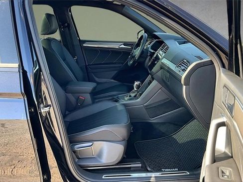 Used 2023 Volkswagen Tiguan SE R-Line image 7