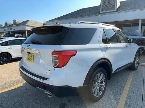 Used 2023 Ford Explorer Limited image 9