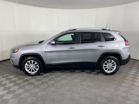 Used 2019 Jeep Cherokee Latitude w/ Popular Appearance Group AWD/4WD image 9
