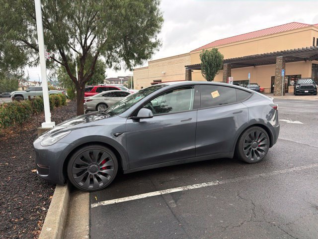 Used 2023 Tesla Model Y Performance AWD/4WD image 17
