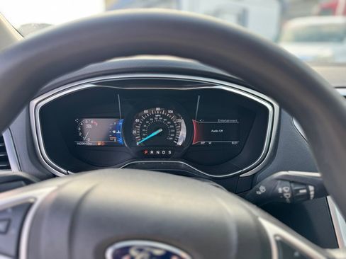 Used 2016 Ford Fusion SE FWD image 10