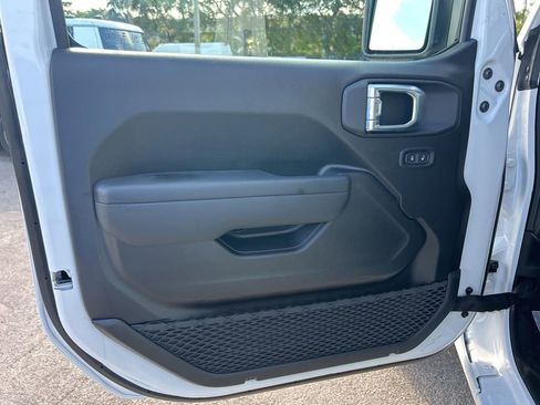 New 2026 Jeep Gladiator Sport AWD/4WD image 32