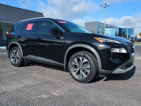 Used 2021 Nissan Rogue SV w/ Premium Package image 2