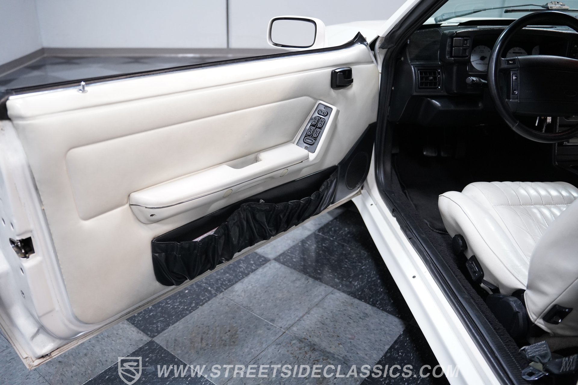 Used 1993 Ford Mustang LX RWD image 28