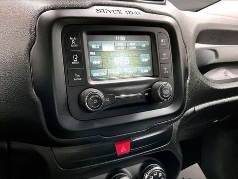 Used 2016 Jeep Renegade Latitude AWD/4WD image 6