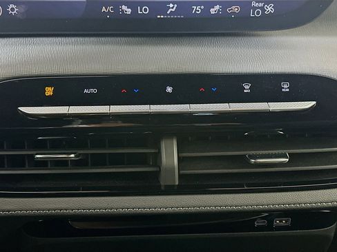 Used 2025 Buick Enclave Preferred image 24