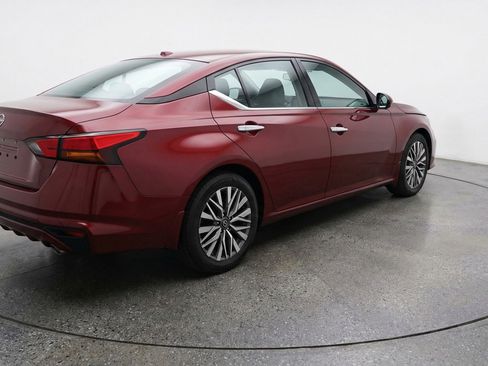 Used 2025 Nissan Altima 2.5 SV image 9