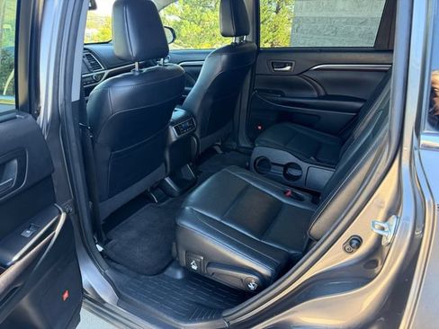 Used 2016 Toyota Highlander Limited FWD image 11