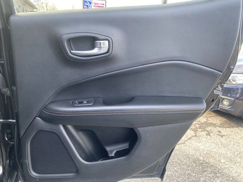 Used 2017 Jeep Compass Latitude w/ Popular Equipment Group image 19