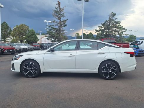 Used 2024 Nissan Altima 2.5 SR AWD/4WD image 6