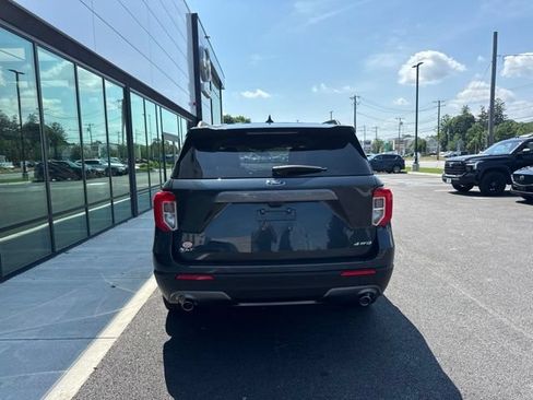 Used 2023 Ford Explorer XLT w/ Equipment Group 202A AWD/4WD image 4