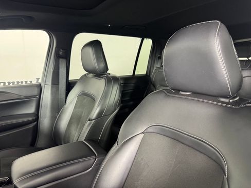Used 2023 Jeep Grand Cherokee L Laredo AWD/4WD image 10