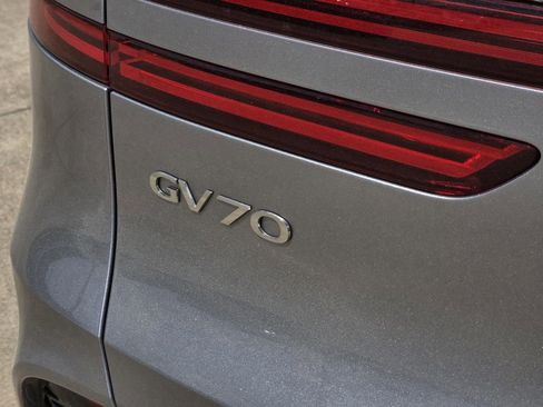 Used 2025 Genesis GV70 2.5T w/ Select Package image 7