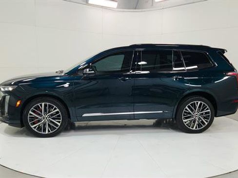 Used 2024 Cadillac XT6 Sport w/ Platinum Package image 5