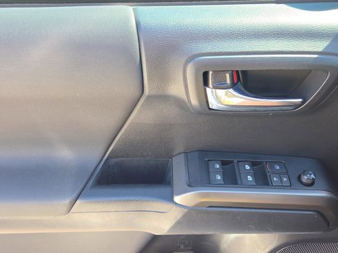 Used 2019 Toyota Tacoma TRD Sport w/ Technology Package image 20