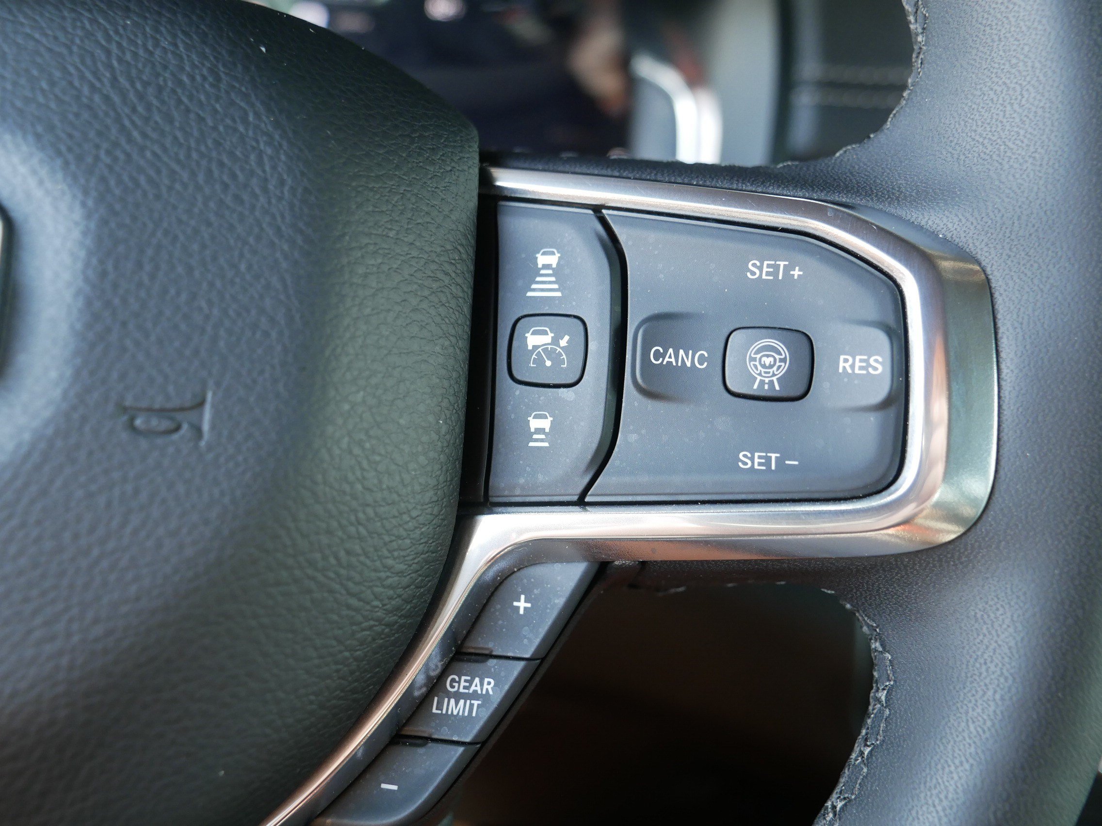 Used 2025 RAM 1500 Laramie w/ Advanced Safety Group II AWD/4WD image 29