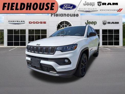 Used 2025 Jeep Compass Latitude w/ Convenience Group AWD/4WD image 1