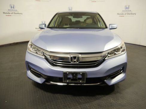 Certified 2017 Honda Accord EX-L image 2