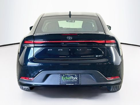 Used 2025 Toyota Prius LE FWD image 7