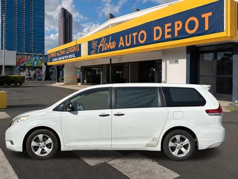 Used 2013 Toyota Sienna L FWD image 2