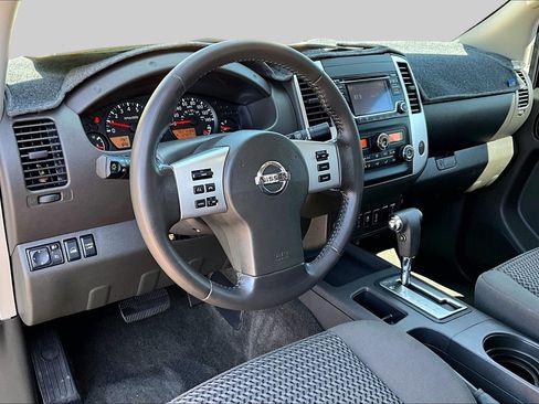 Used 2018 Nissan Frontier SV w/ Value Truck Package AWD/4WD image 12