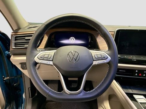 Used 2025 Volkswagen Atlas SE image 9