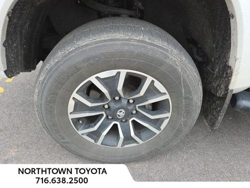 Used 2022 Toyota Tacoma TRD Sport image 9