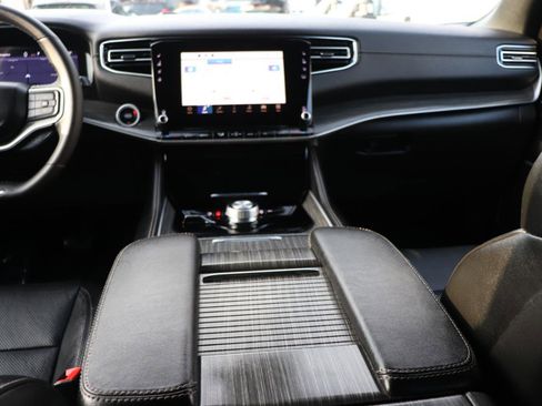 Used 2024 Jeep Wagoneer L Series II w/ Flexible Seating Group image 21