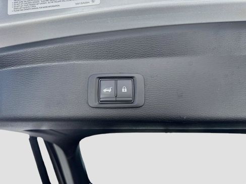 Used 2025 Mitsubishi Outlander SE AWD/4WD image 30