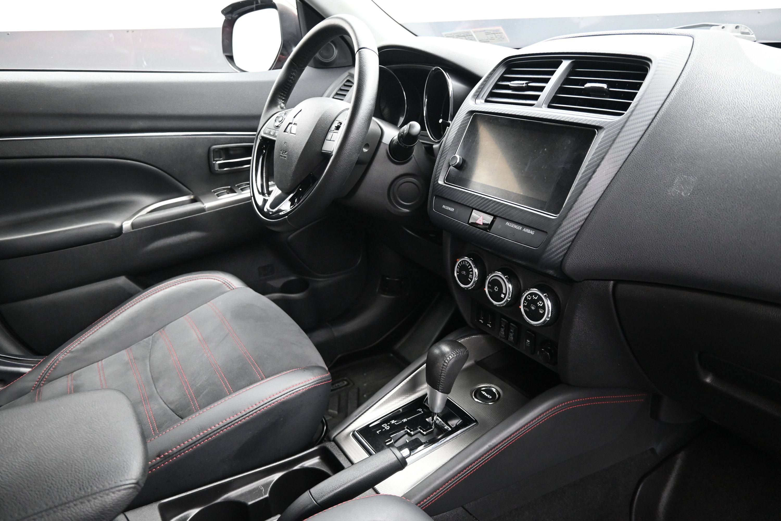 Used 2018 Mitsubishi Outlander Sport SE AWD/4WD image 29