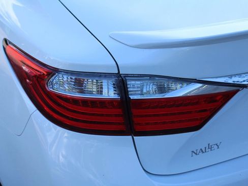 Used 2014 Lexus ES 300h w/ Luxury Package w/Bamboo Trim FWD image 10