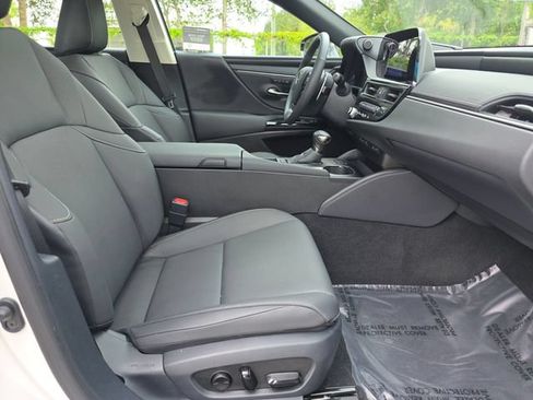 Used 2024 Lexus ES 350 w/ Premium Package FWD image 10