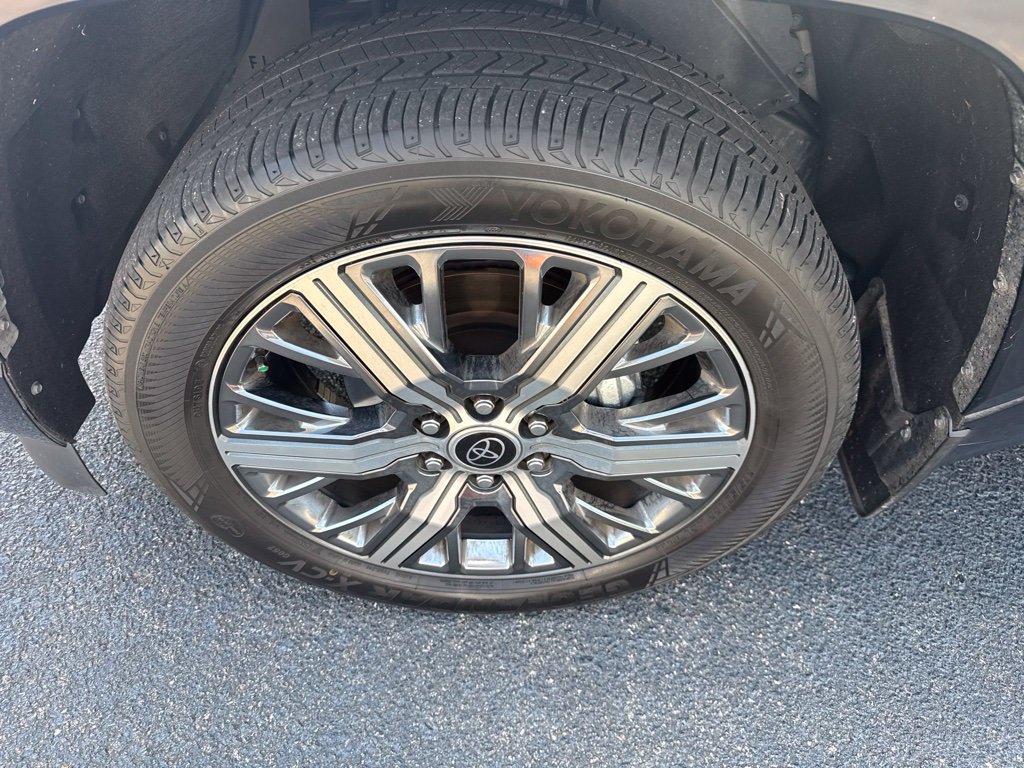 Used 2024 Toyota Sequoia Capstone AWD/4WD image 7