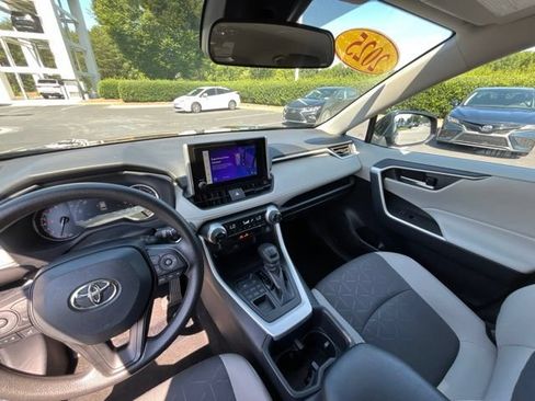 Used 2025 Toyota RAV4 XLE AWD/4WD image 28