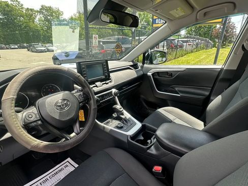 Used 2021 Toyota RAV4 LE AWD/4WD image 19