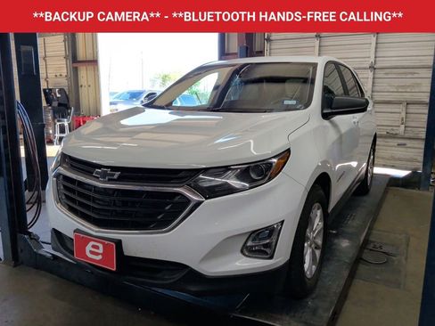 Used 2020 Chevrolet Equinox LS w/ LS Convenience Package image 3