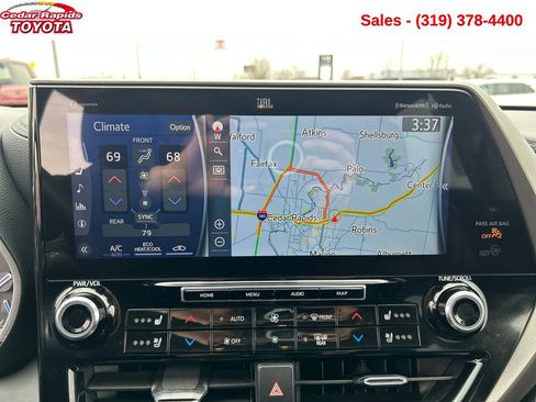 Used 2022 Toyota Highlander Limited image 17